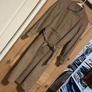 Trench coat, size 8, excellent condition, can remove lining